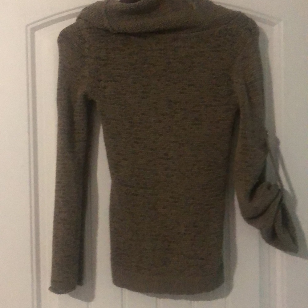 Tan sweater - Picture 5 of 6